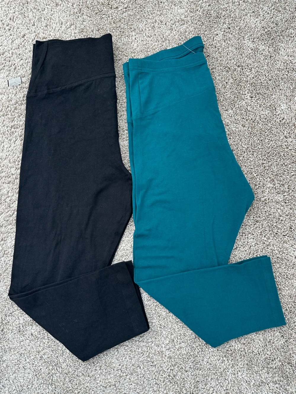 Old Navy Maternity Capris Legging set 4 Way Stretch Size M Full Panel pack of 2